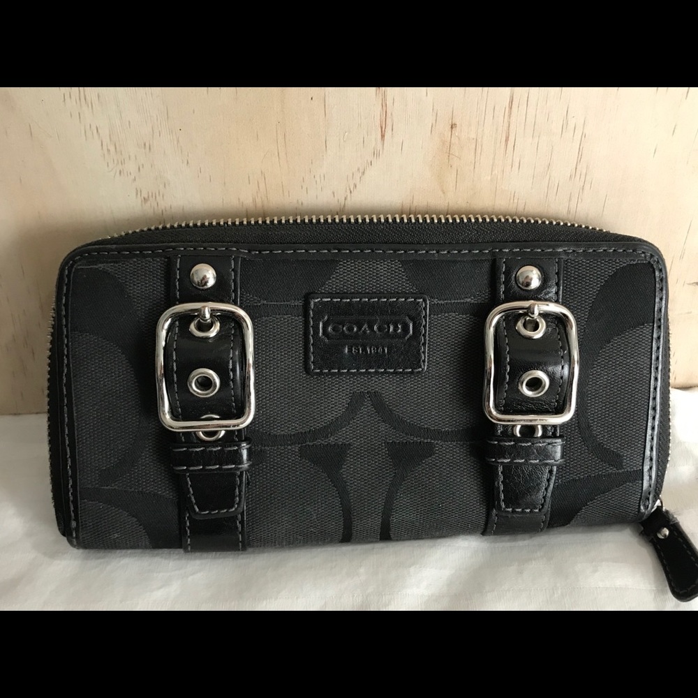 Coach wallet - black,  buckles